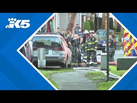 Fire breaks out at Everett apartment building, injuring 2