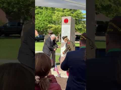 102-year-old veteran helps unveil WWII memorial