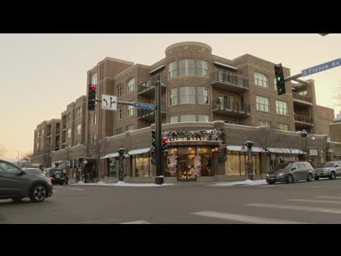 Ahead of winter storm, final holiday shopping gets a little more urgent