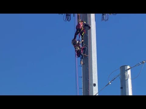 Workers rescued from tower amid rescue that shut off power to thousands in Burleson