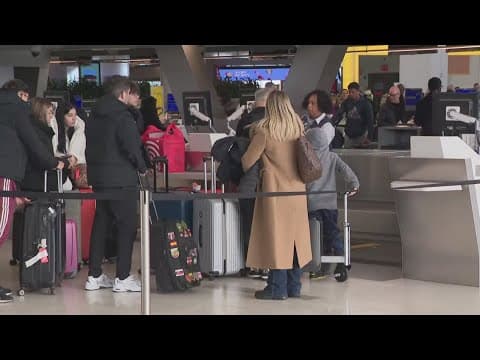 Winter travel headaches continue for holiday flyers