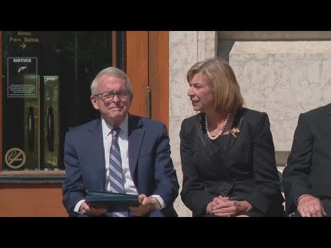 DeWine, other leaders participate in wreathe-laying ceremony at Ohio Statehouse