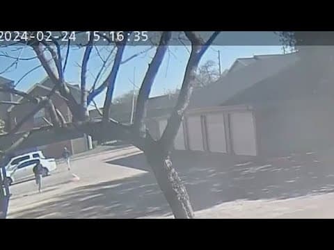 Houston police searching for 2 suspects accused of robbing 2 women in separate incidents