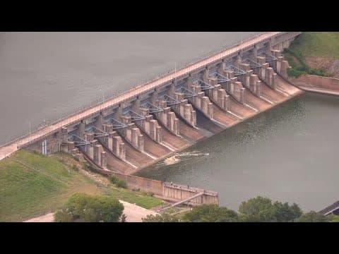 Crews searching for missing kayaker after rescuing three from North Texas river