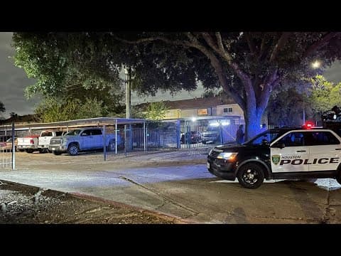 2 teen girls injured after shots fired into their vehicle in north Houston, police say