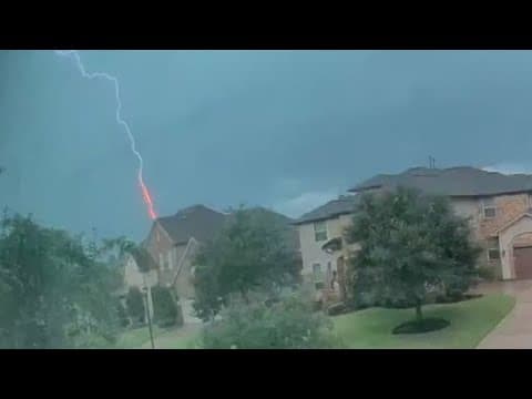 Lightning strike sparks house fire in Spring, Texas