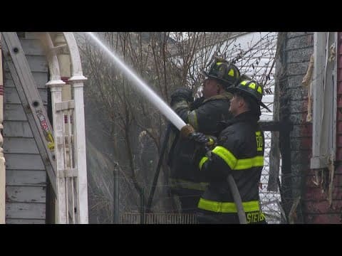 4 displaced after near east Indianapolis house fire