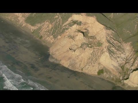 Bluff collapse rumbles Blacks Beach