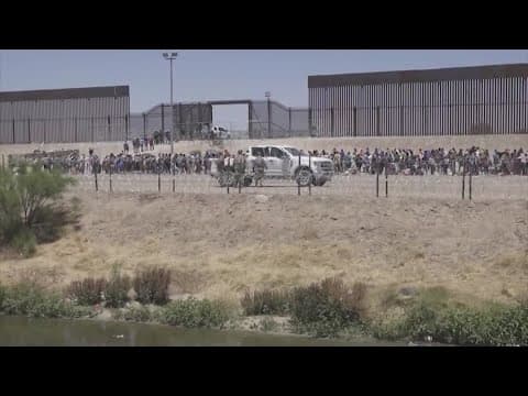 Judge blocks Texas law that gives police broad powers to arrest migrants who illegally enter U.S.