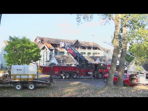 Firefighters battle fire at Indianapolis apartment complex