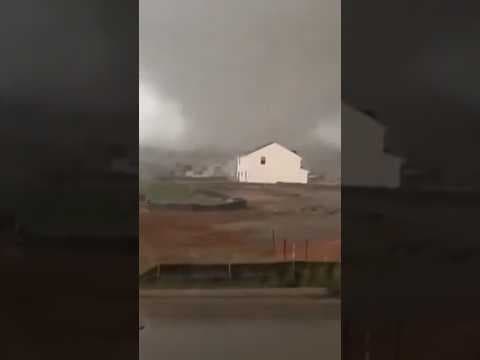 Tornado sweeps over homes in Tennessee