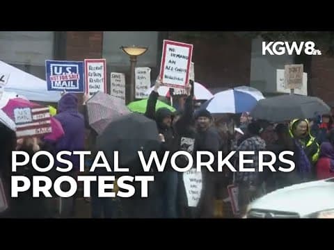 Oregon postal workers protest underpayment, privatization threat after Trump’s comments