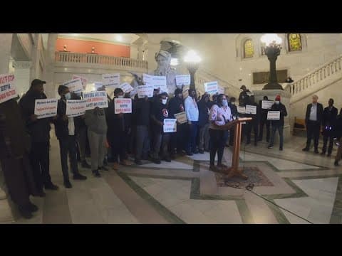 Uber, Lyft drivers call for protections; Minneapolis City Council takes first steps