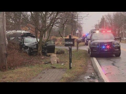 Police: Suspects injured in crash after reported robbery at Kroger in Worthington