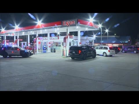 Employee fatally shot at Fort Worth gas station, police say