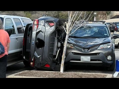Car gets wedged in H-E-B parking lot in Houston area
