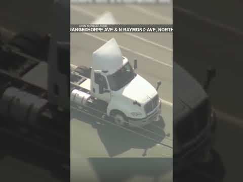 BIG RIG CHASE | Police box in stolen semi-truck in Southern California