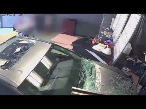 Vehicle crashes into Buckeye Hibachi restaurant in southeast Columbus