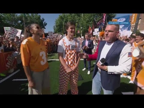 'College GameDay' hosts VFL Candace Parker