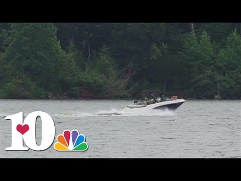 Do swimsuit colors help people stay safe in the water?