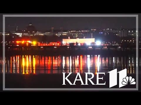 Rescuers search for plane crash survivors in Potomac River