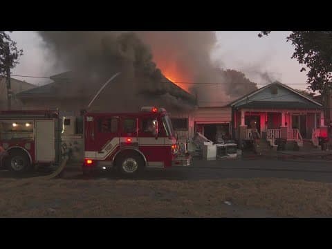Multiple duplexes on fire in New Orleans
