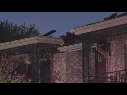 HFD: About 40 people displaced after fire burns through roof of SE Houston apartments