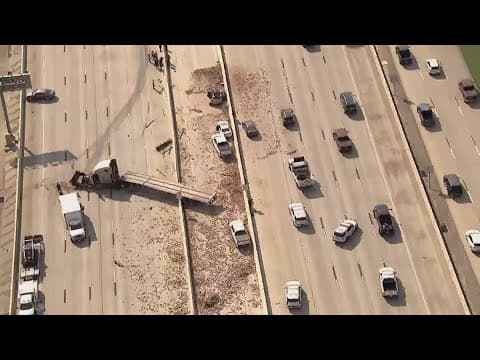 18-wheeler crashes, loses load of bricks in middle of Houston freeway