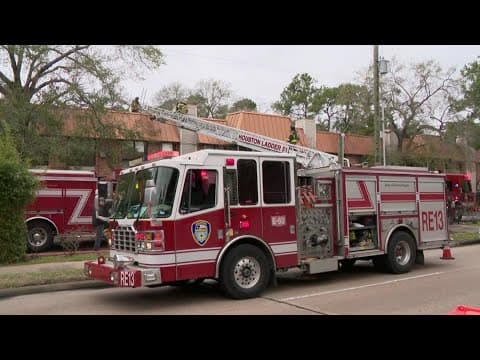 Apartment fire burns multiple units at southwest Houston complex
