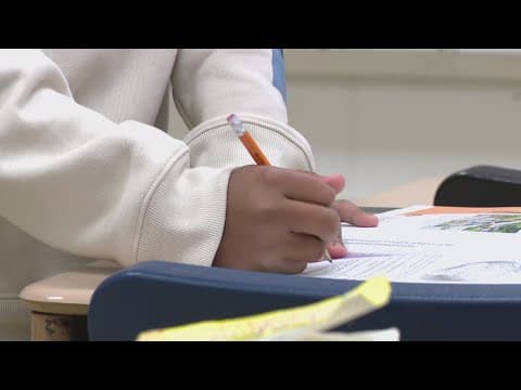 Indiana lawmakers propose idea to hold back 3rd graders who can't pass reading test