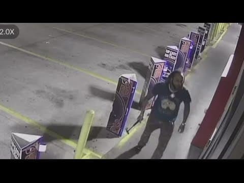 Caught on Camera: Attempted Break-In at Gentilly Restaurant, Man smashes windows