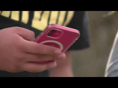 'Bell-to-bell' cellphone bans expand through DC area schools