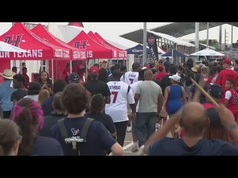Fans show get first glimpse of Texans training camp
