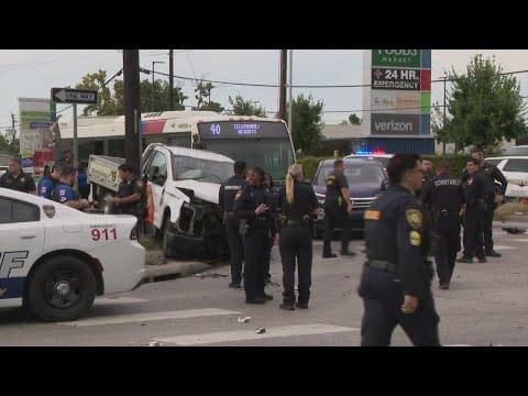 Robbery suspect captured after crashing into METRO bus in the Heights, Pct. 1 says