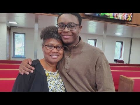 2 Indiana high school students to graduate with bachelor's degrees before high school diploma