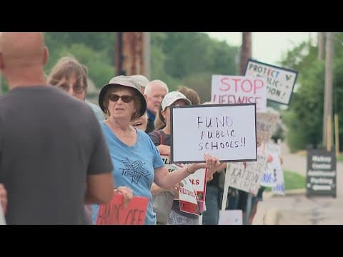 Vivek Ramaswamy speaks on education in Hilliard as protesters rally outside