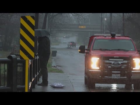 Search still on for missing girl in Texas crash