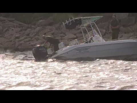 Coast Guard searches for man after boat overturned on Lake Pontchartrain