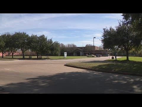 'Free my mail!' | Congressman looks into Missouri City postal facility with reported package delays