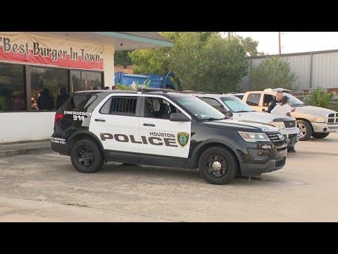 Woman run over, killed by garbage truck outside restaurant in northwest Houston