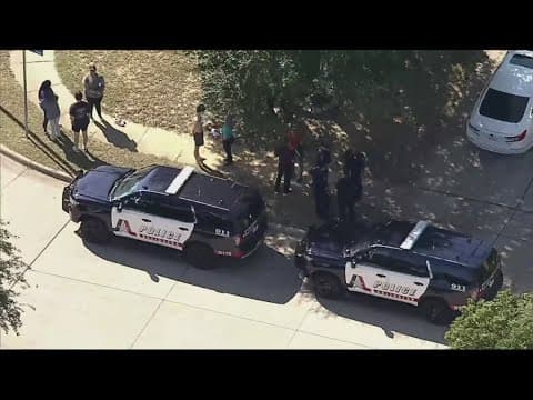 Arlington police searching for suspect in fatal stabbing of woman