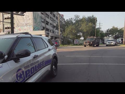 New Orleans police and city officials clear out abandoned Naval Base
