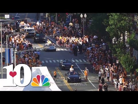 Parade kicks off in downtown Knoxville celebrating Tennessee's College World Series win