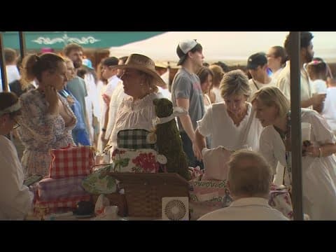 Houstonians take to the Heights to celebrate White Linen Night