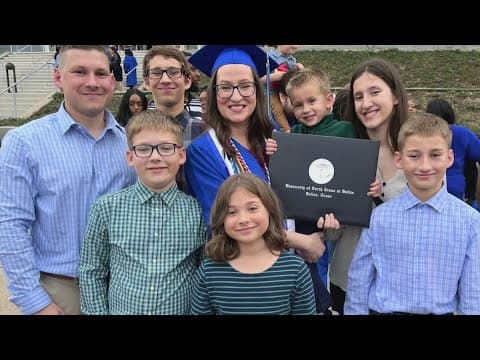 Texas mom of six becomes one of the few deaf medical students in the country
