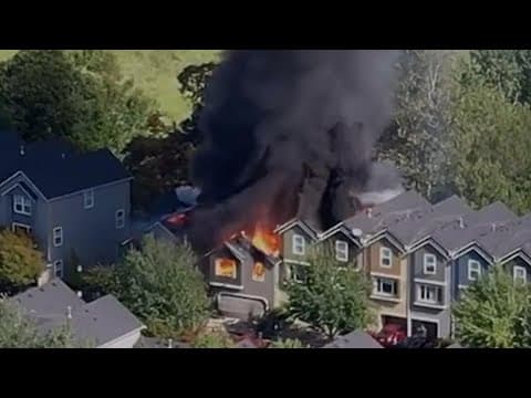 Cessna plane crashes into neighborhood in Oregon