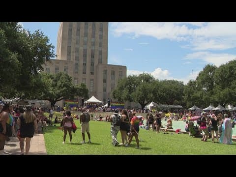 Thousands celebrate at Houston pride fest