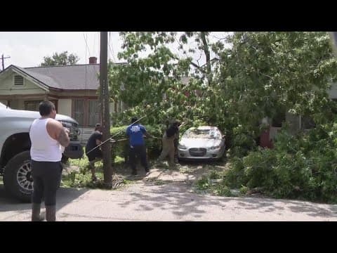 Houston, Texas storms: Rapper Trae tha Truth assists with disaster relief efforts