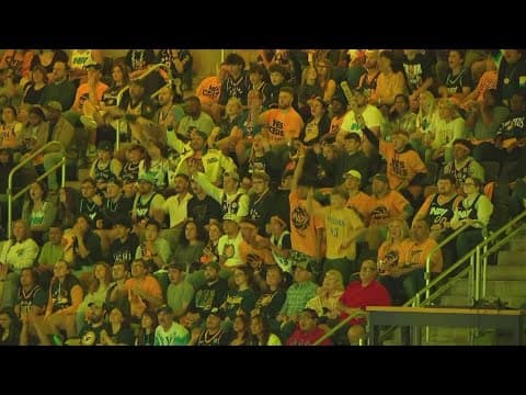 Fans fill Gainbridge Fieldhouse for Pacers watch party