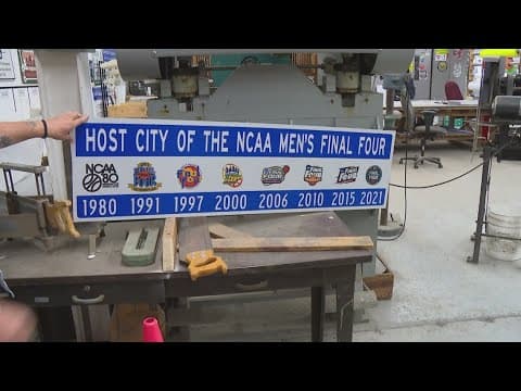 How Indianapolis DPW makes street signs